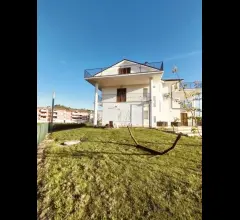 Appartamenti in Vendita - Villa a montesilvano con piscina e campo da tenis