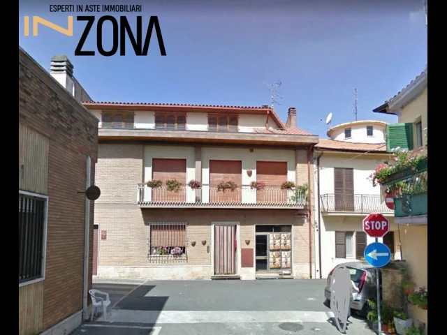Appartamenti in Vendita - Abitazione di tipo civile - via colleventano n. 32