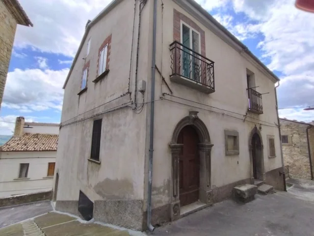 Porzione di fabbricato in centro storico di montazzoli (ch).