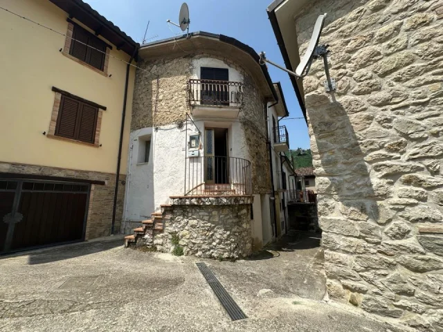 Casa vacanza in vendita a isola del gran sasso, loc. pretara