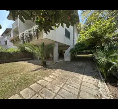 Appartamenti in Vendita - Casa semi-indipendente a tortoreto lido