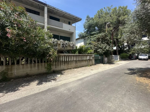 Appartamenti in Vendita - Casa semi-indipendente a tortoreto lido