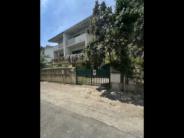 Appartamenti in Vendita - Casa semi-indipendente a tortoreto lido