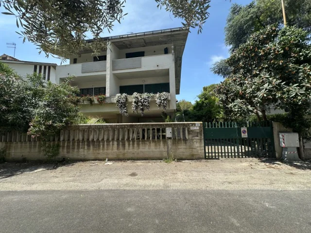 Appartamenti in Vendita - Casa semi-indipendente a tortoreto lido