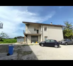 Appartamenti in Vendita - Casale e terreno a giuliano teatino