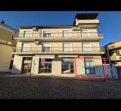 Locale commerciale intour