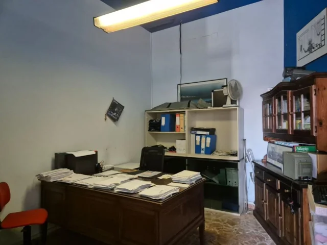 Appartamenti in Vendita - Locale commerciale intour