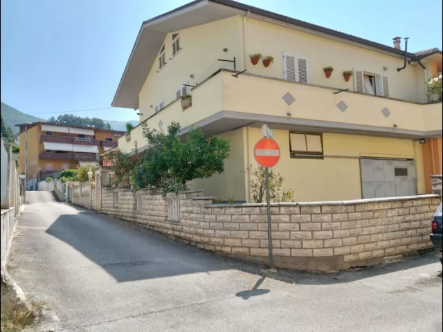 Casa singola a bussi sul tirino (abruzzo, pe)