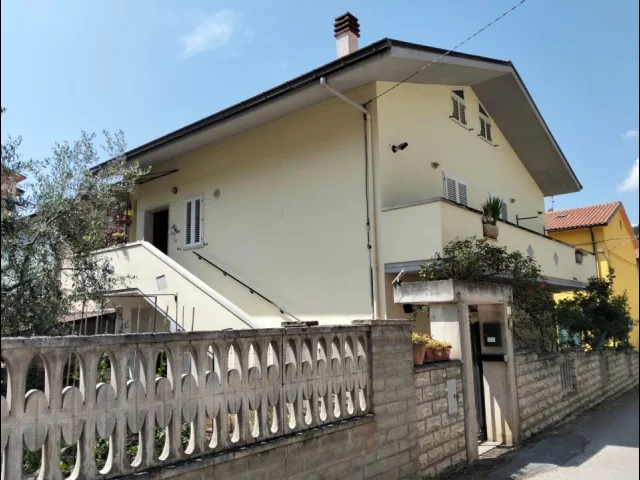 Appartamenti in Vendita - Casa singola a bussi sul tirino (abruzzo, pe)