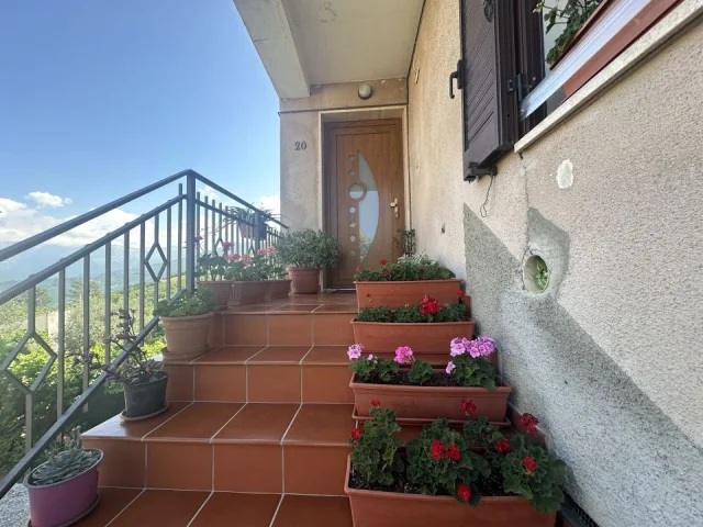 Appartamenti in Vendita - Casa singola nel borgo di schiaviano