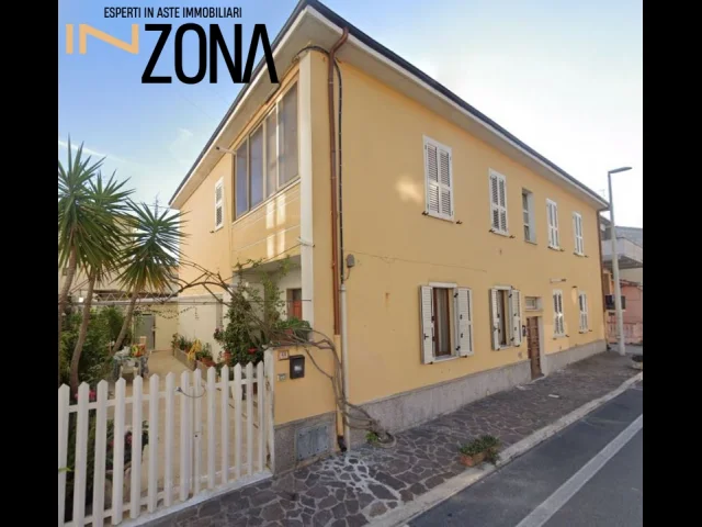 Abitazione  - via cesare battisti, 66, 64011 alba adriatica