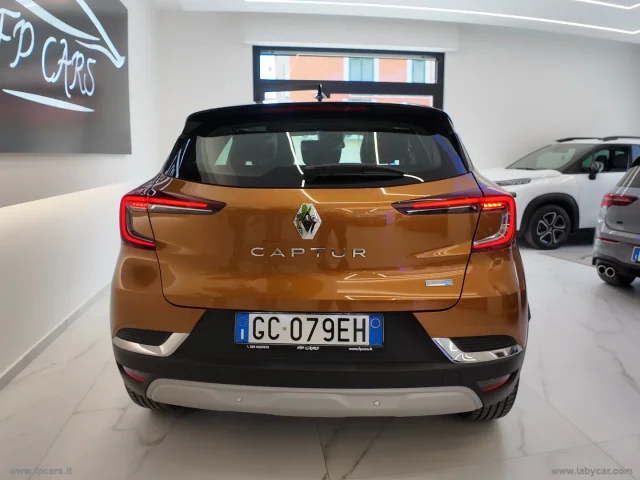 Auto - Renault captur pl.-in hybr. e-tech 160 init.par.