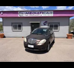 Lancia ypsilon 1.3 mjt 75 cv argento