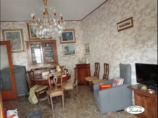 Appartamenti in Vendita - Piano primo con posto auto coperto