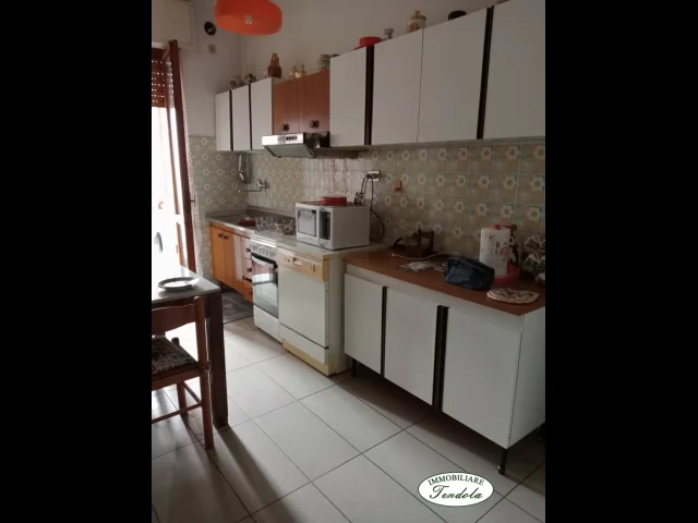 Appartamenti in Vendita - Piano primo con posto auto coperto