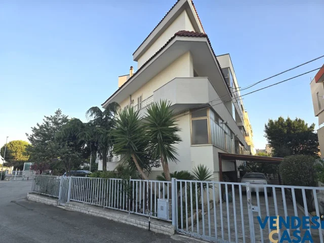 Appartamenti in Vendita - Casa indipendente in residence zona montrone estramurale