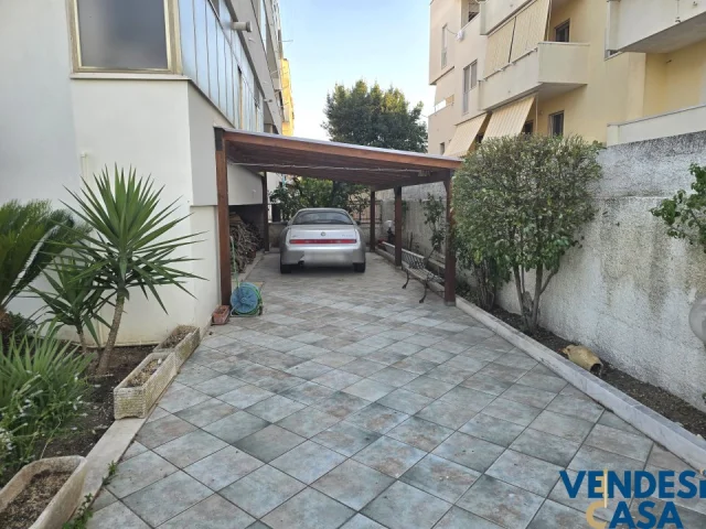 Appartamenti in Vendita - Casa indipendente in residence zona montrone estramurale