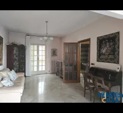 Appartamenti in Vendita - Casa indipendente in residence zona montrone estramurale