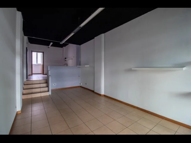 Appartamenti in Vendita - Negozio in affitto a lecco
