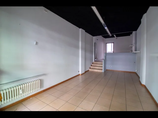 Appartamenti in Vendita - Negozio in affitto a lecco