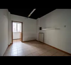 Appartamenti in Vendita - Negozio in affitto a lecco