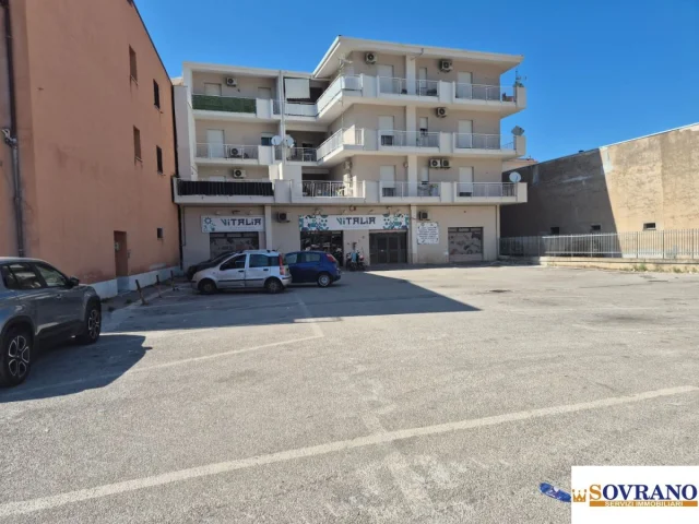 Appartamenti in Vendita - Ss 113 carini: locale c/1 con ampio parcheggio