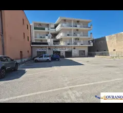 Ss 113 carini: locale c/1 con ampio parcheggio