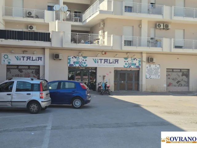 Appartamenti in Vendita - Ss 113 carini: locale c/1 con ampio parcheggio