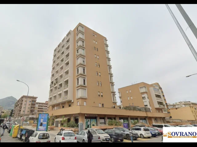 Appartamenti in Vendita - L. da vinci: ampio appartamento con box
