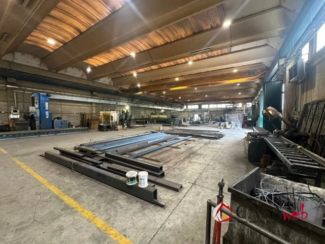 Appartamenti in Vendita - Capannone a campata unica indipendente con area esterna
