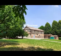 Crevalcore - casa indipendente con due appartamenti