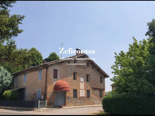 Appartamenti in Vendita - Crevalcore - casa indipendente con due appartamenti