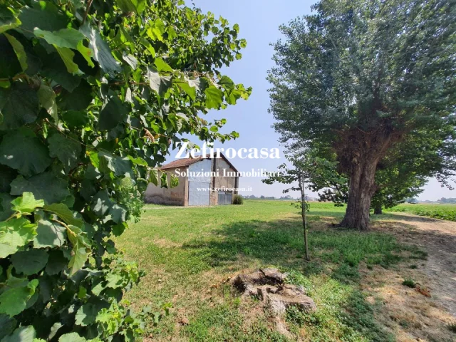 Appartamenti in Vendita - Crevalcore - casa indipendente con due appartamenti