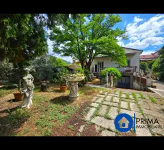 Casa indipendente con giardino e taverna, zona rocca san zenone