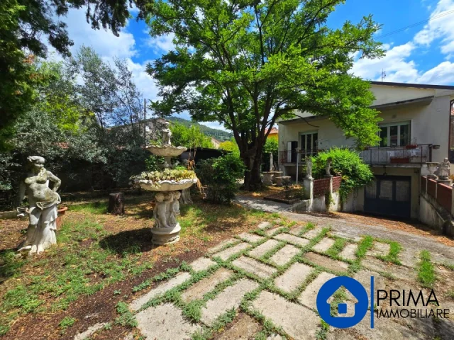 Appartamenti in Vendita - Casa indipendente con giardino e taverna, zona rocca san zenone