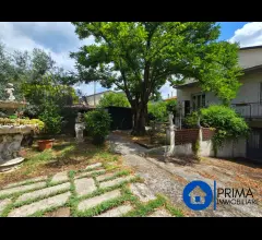 Appartamenti in Vendita - Casa indipendente con giardino e taverna, zona rocca san zenone