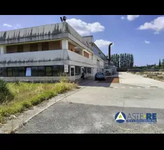 Appartamenti in Vendita - Fabbricati per esigenze industriali - via carrara, 16