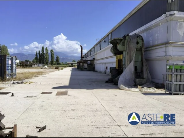 Appartamenti in Vendita - Fabbricati per esigenze industriali - via carrara, 16