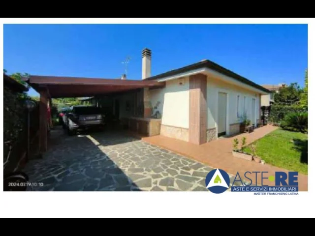 Appartamenti in Vendita - Abitazione di tipo economico - via monte cristallo