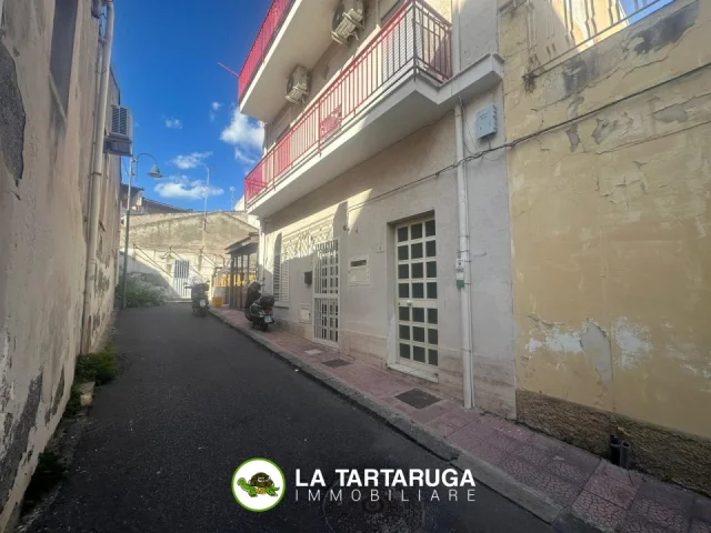 Appartamenti in Vendita - Appartamento con ingresso indipendente vicino al mare