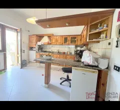Appartamenti in Vendita - Stiava: appartamento piano terra con garage