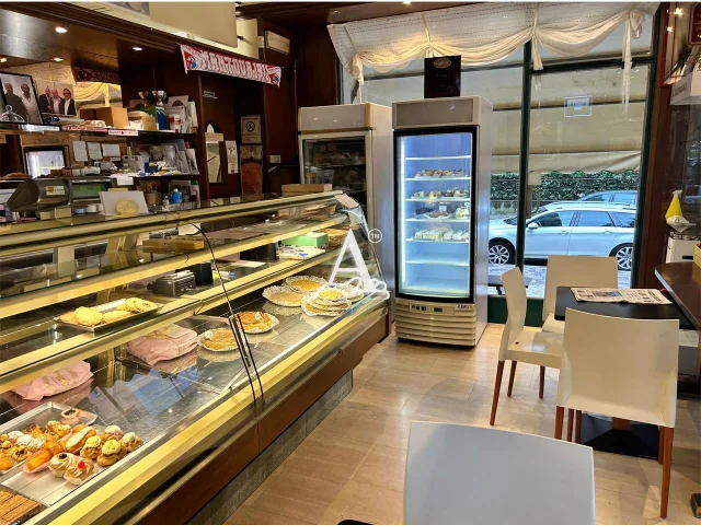 Appartamenti in Vendita - Tecnoazienda: pasticceria di produzione bar