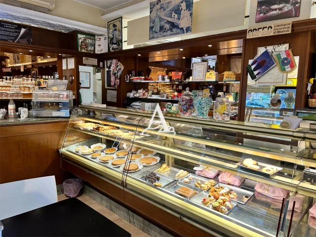 Appartamenti in Vendita - Tecnoazienda: pasticceria di produzione bar