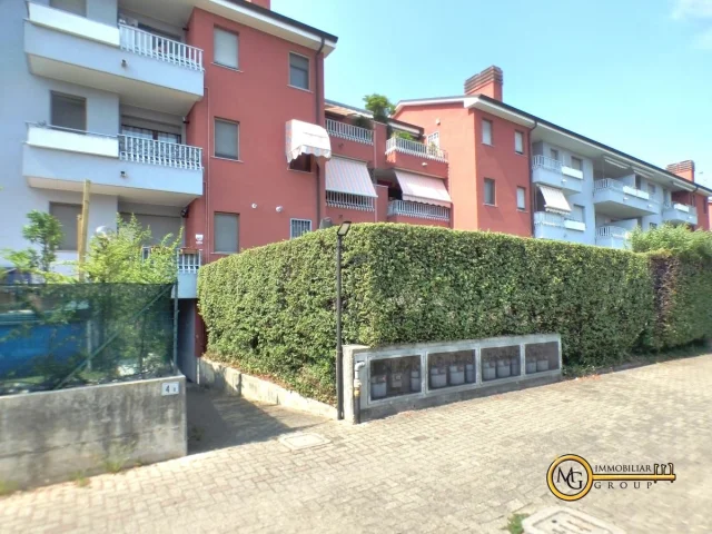 Appartamenti in Vendita - Trilocale con giardino
