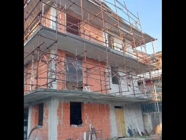 Appartamenti in Vendita - Abitazione in ville - via silvio pellico, 49