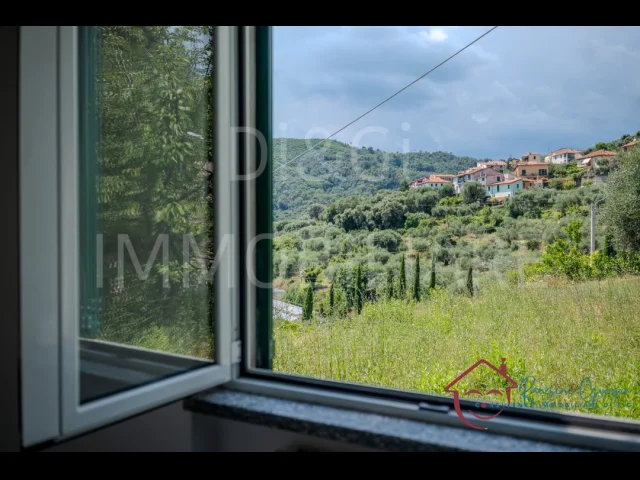 Appartamenti in Vendita - Semindipendente casa rustica con corte in vendita a vendone