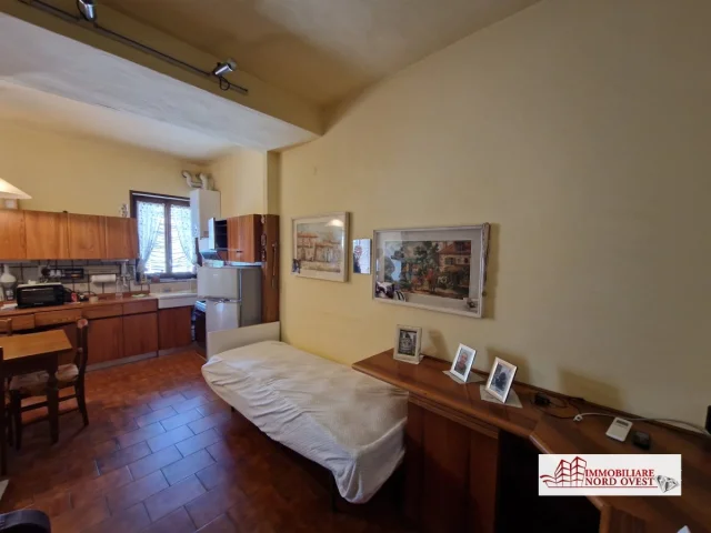 Appartamenti in Vendita - Trilocale in corte
