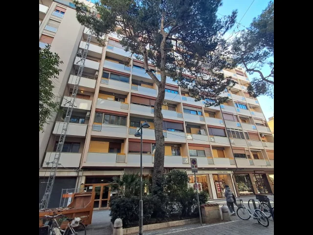 Appartamenti in Vendita - Vendesi adiacenze di p.zza della rinascita appartamento mq  120