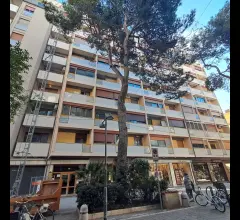 Vendesi adiacenze di p.zza della rinascita appartamento mq  120