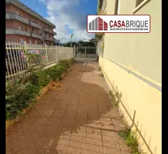 Appartamento piano rialzato con spazio esterno santa flavia